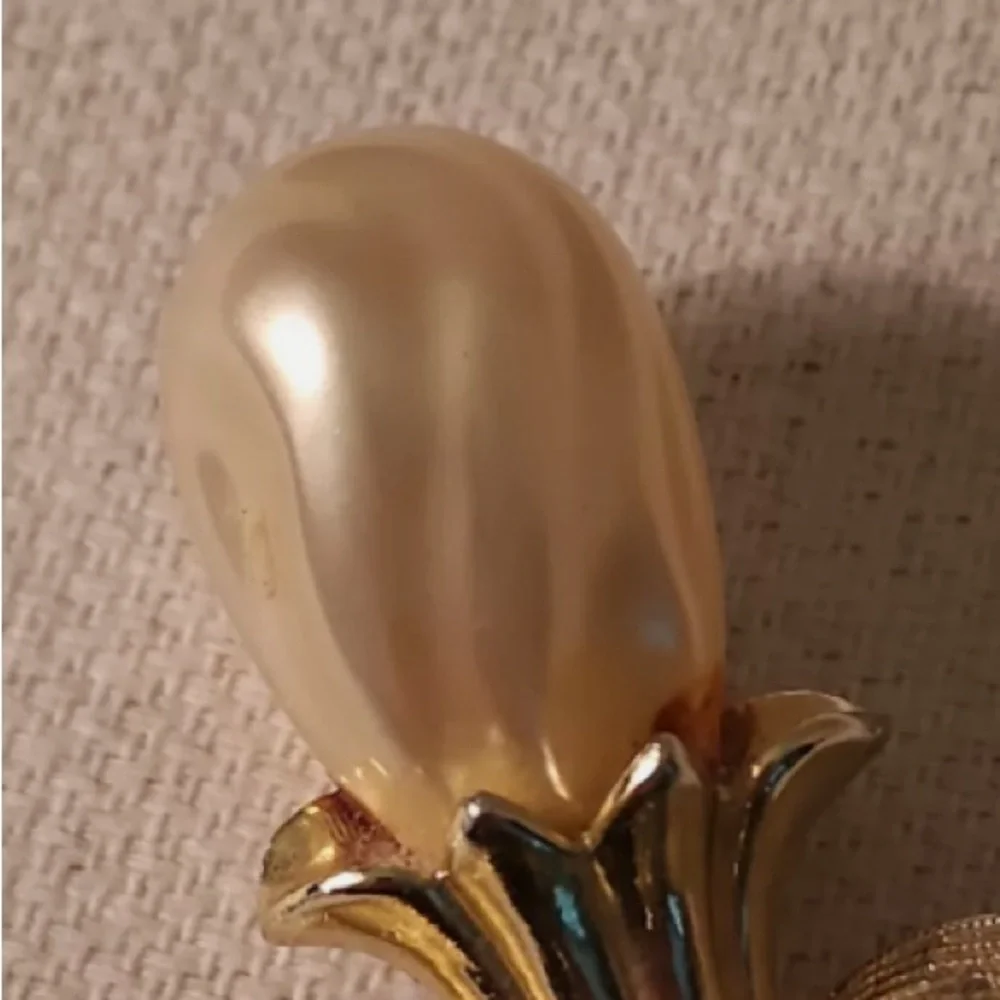 Vintage Signed Sarah Coventry Orchid Faux Baroque Pearl Flower Pin Brooch